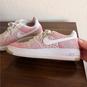 Nike Air Low-Top Knit Sneakers in Pink and White